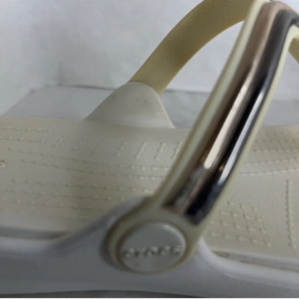 Crocs Sanrah Duel Comfort Thong White/Ivory Gold/Silver 205470 Women's Sz 7